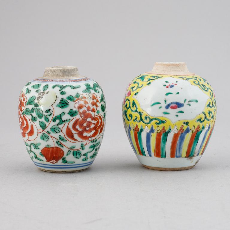 Two famille verte and famille rose tea caddies, Qing dynasty, 18th century.