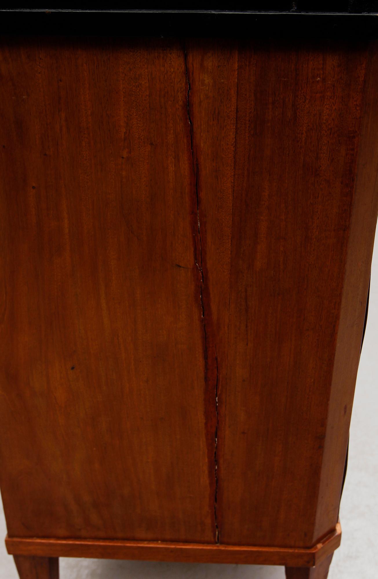 BYRÅ, gustaviansk stil, 1800-talets andra hälft.