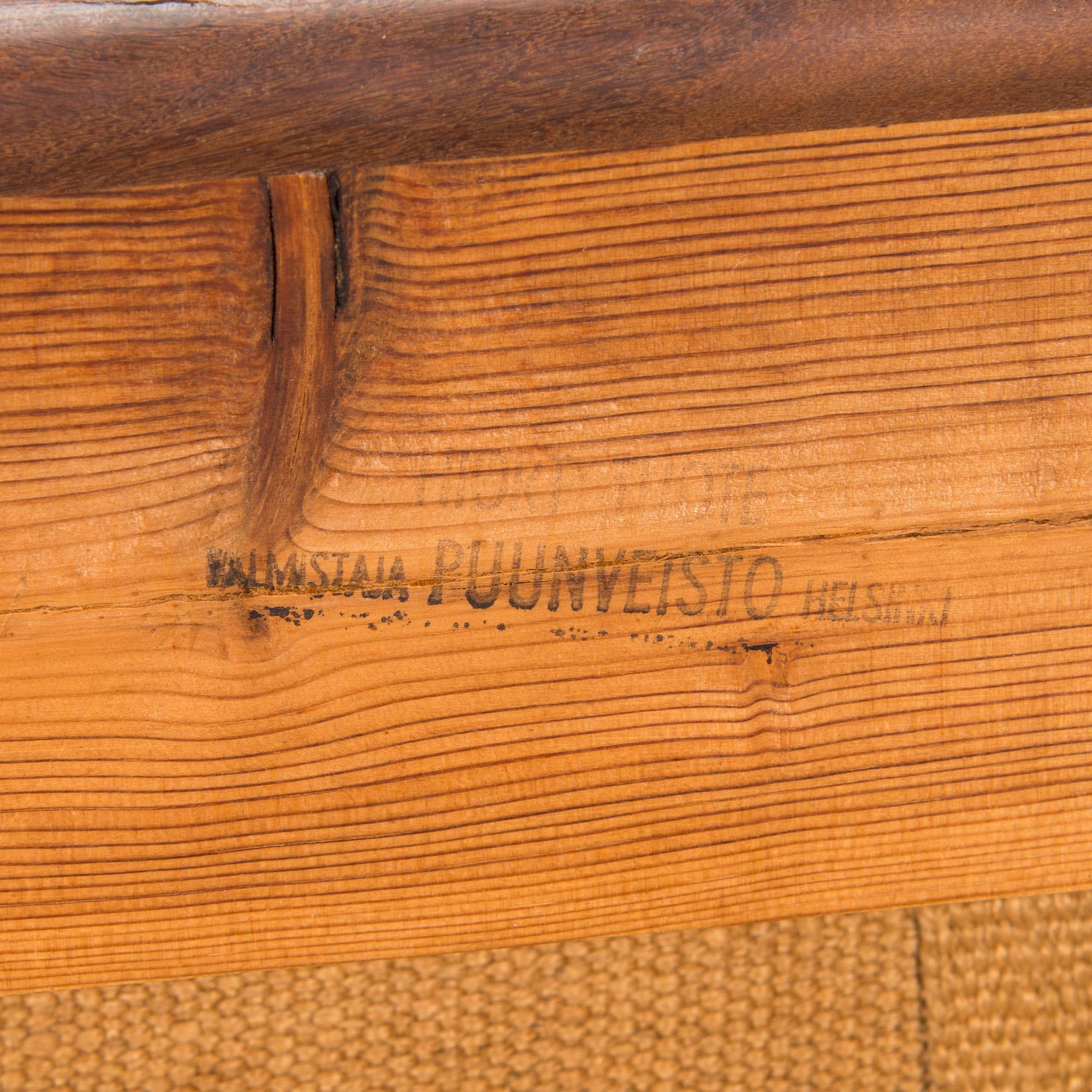 Carl Gustaf Hiort af Ornäs, sohva, "Studio", Puunveisto Oy - Träsnideri Ab 1900-luvun puoliväli.