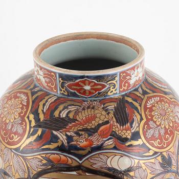 A Japanese imari urn, 20th century.