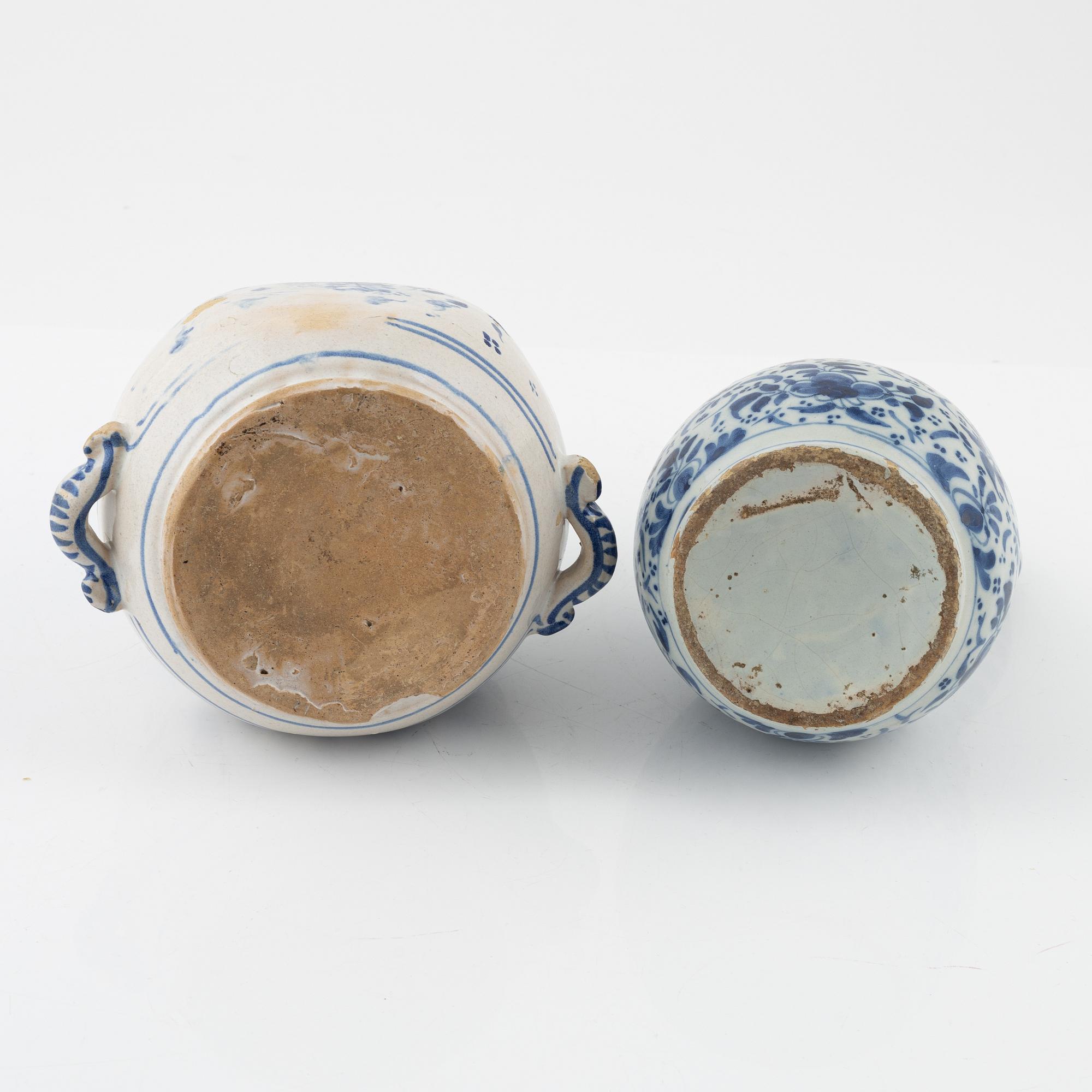 Bottle and jug, fajance, Holland/Germany, 1700's.