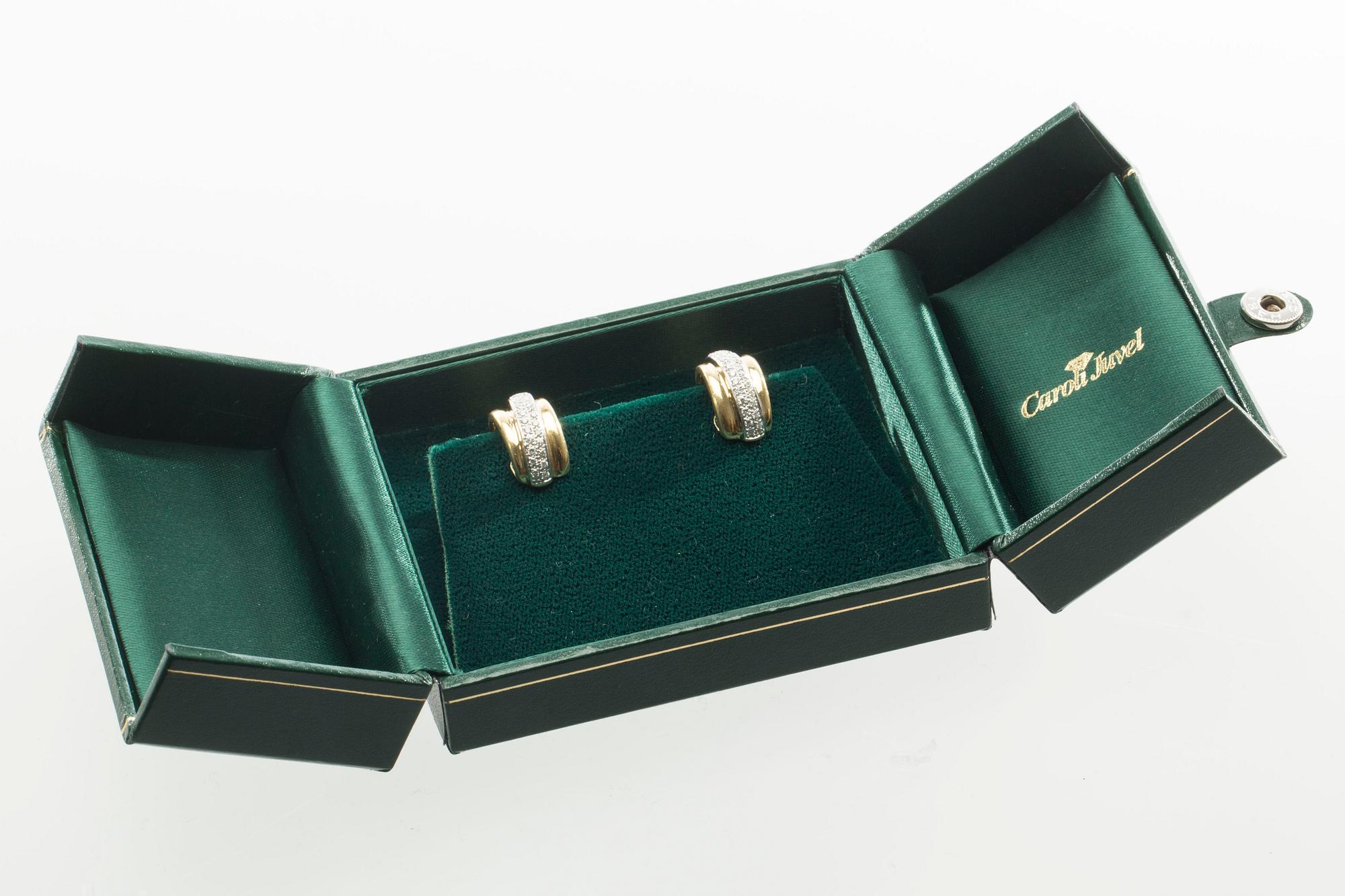ÖRHÄNGEN, 18 k guld samt vitguld med diamanter ca 0.50 ct. Caroli Juvel, Malmö. Vikt ca 11 g.