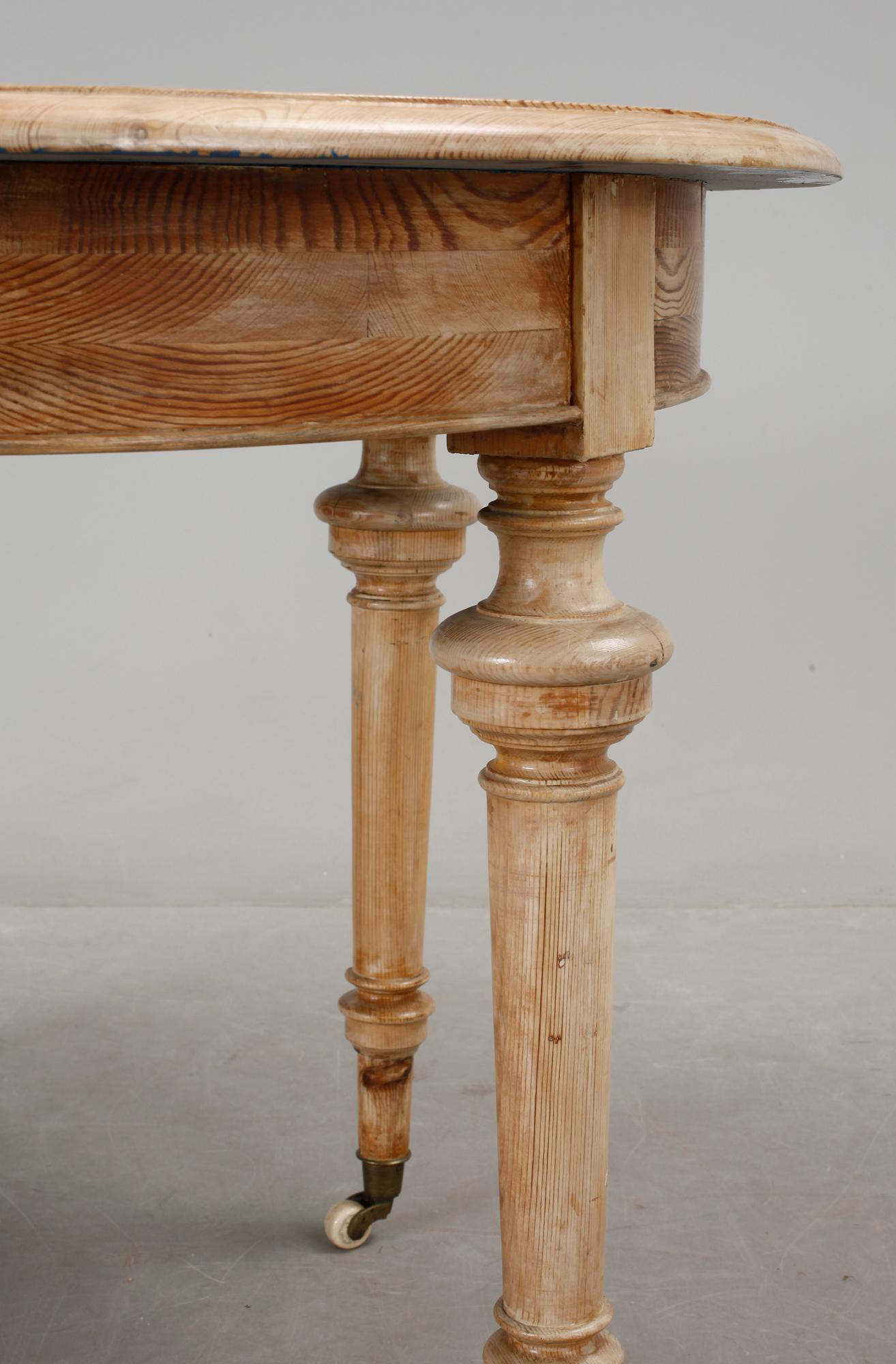 BORD, med iläggskiva, nyrokoko, omkring 1900.