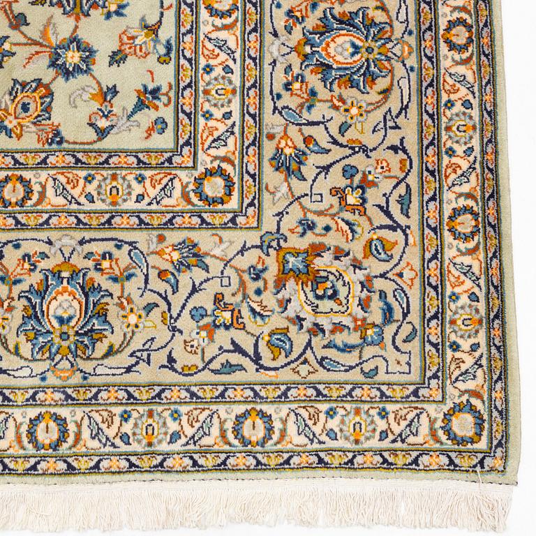 Matta, Keshan, ca 407 x 303 cm.