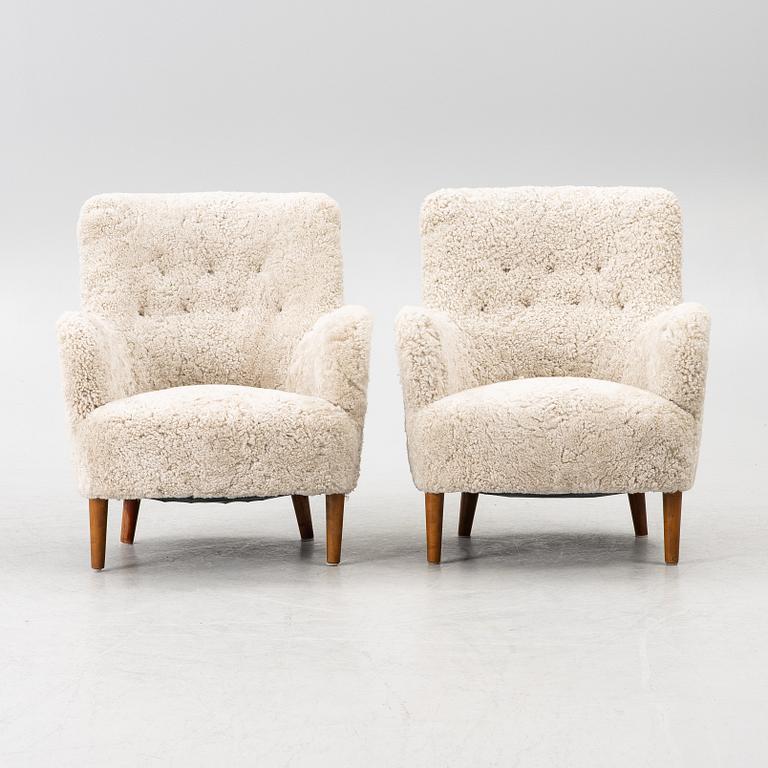 Carl Malmsten, A pair of Samsas easy chairs, second half of the 20th century.