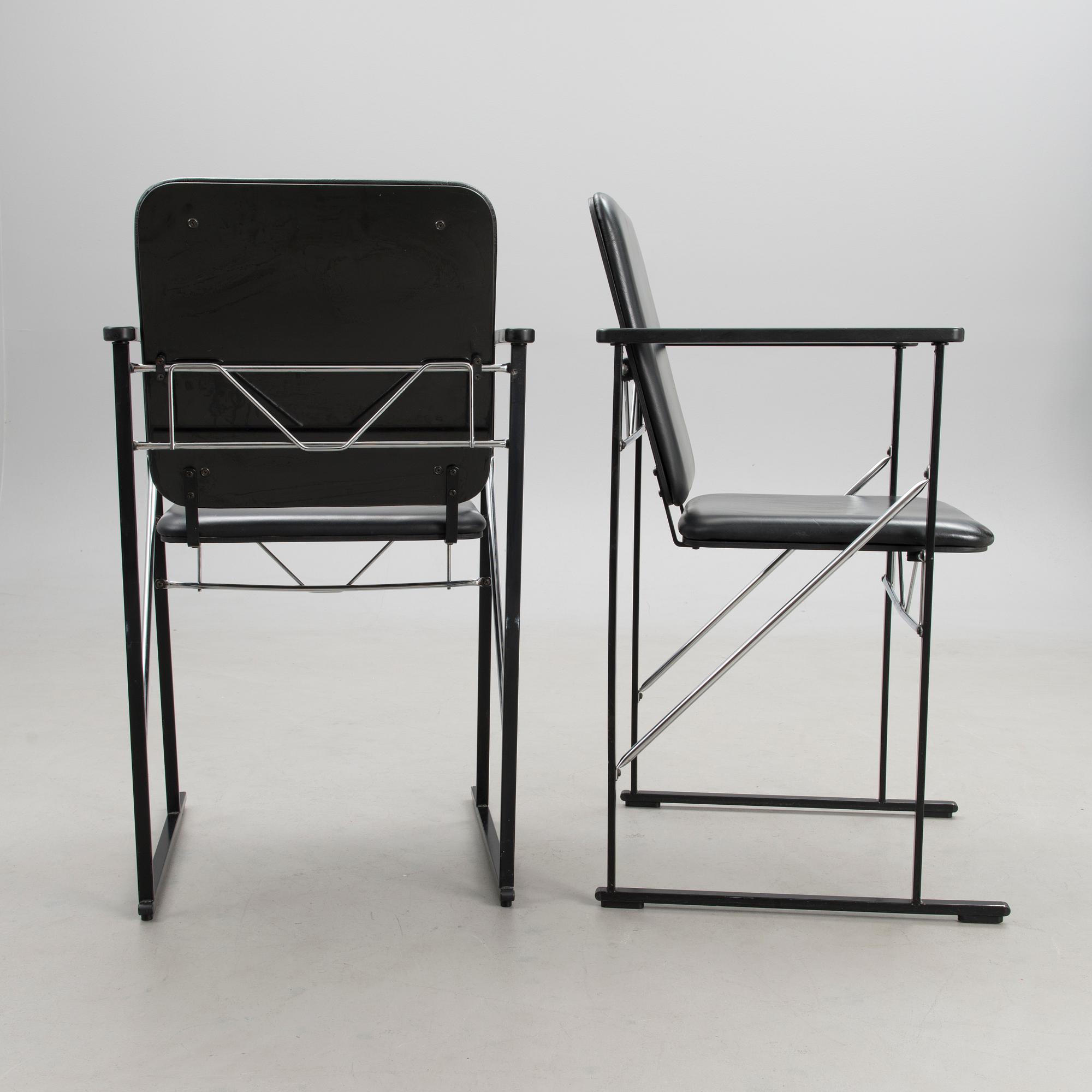 A pair of A-500 chairs for Avarte. Design year 1985.