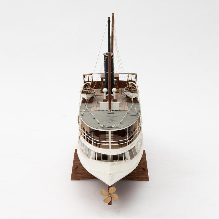 Ship model, late 20th century.