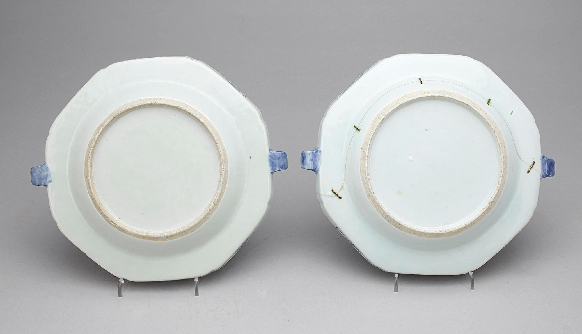 VÄRMETALLRIKAR, 2 st, porslin, Kina, Jiaqing, (1796-1820).