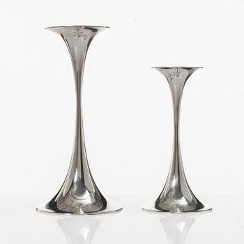 Tapio Wirkkala, Two Finnish sterling silver candlesticks, model 'Trumetti', marked TW, Kultakeskus, Hämeenlinna 1972 and 1974.