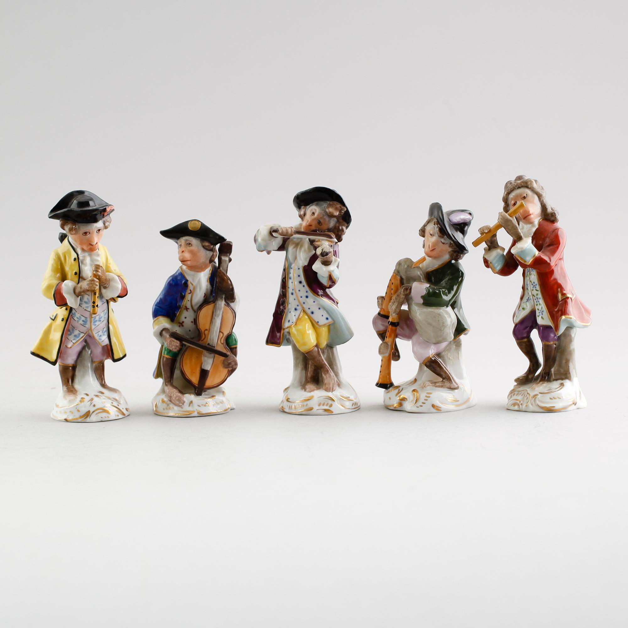 FIGURER, 5 st, porslin, Sitzendorf, 1900-talets första hälft.