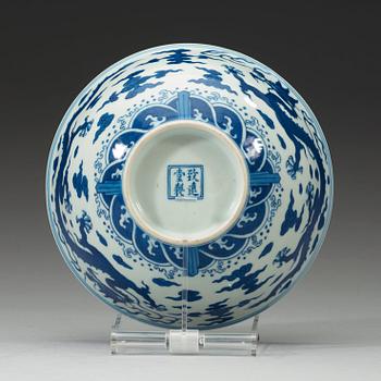 A delicate blue and white bowl, Qing dynasty, 18th century, with a four charactere hall mark.