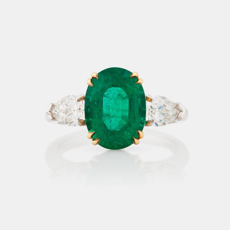 A 3.86 ct emerald and drop shaped diamonds. Total carat weight of diamonds circa 1.00 ct.