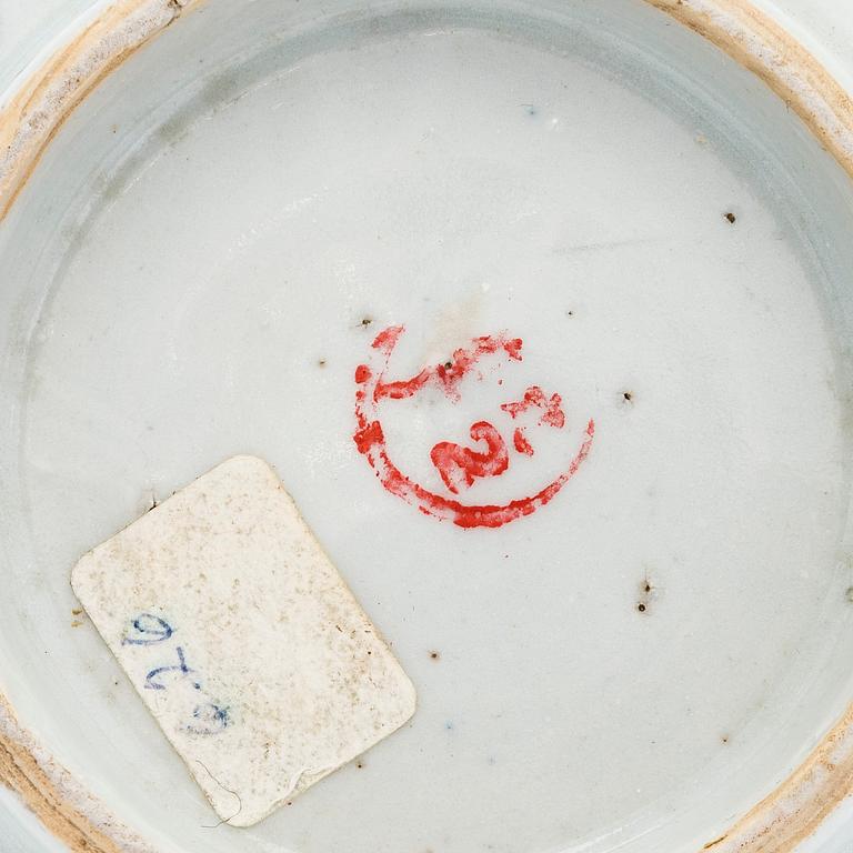 A blue and white bowl, 19th century.