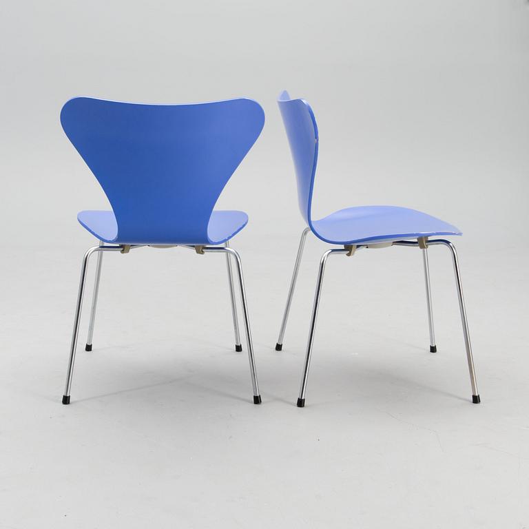 ARNE JACOBSEN, STOLAR, 8 st, "Sjuan", märkta, Fritz Hansen, Danmark, 1980-tal.