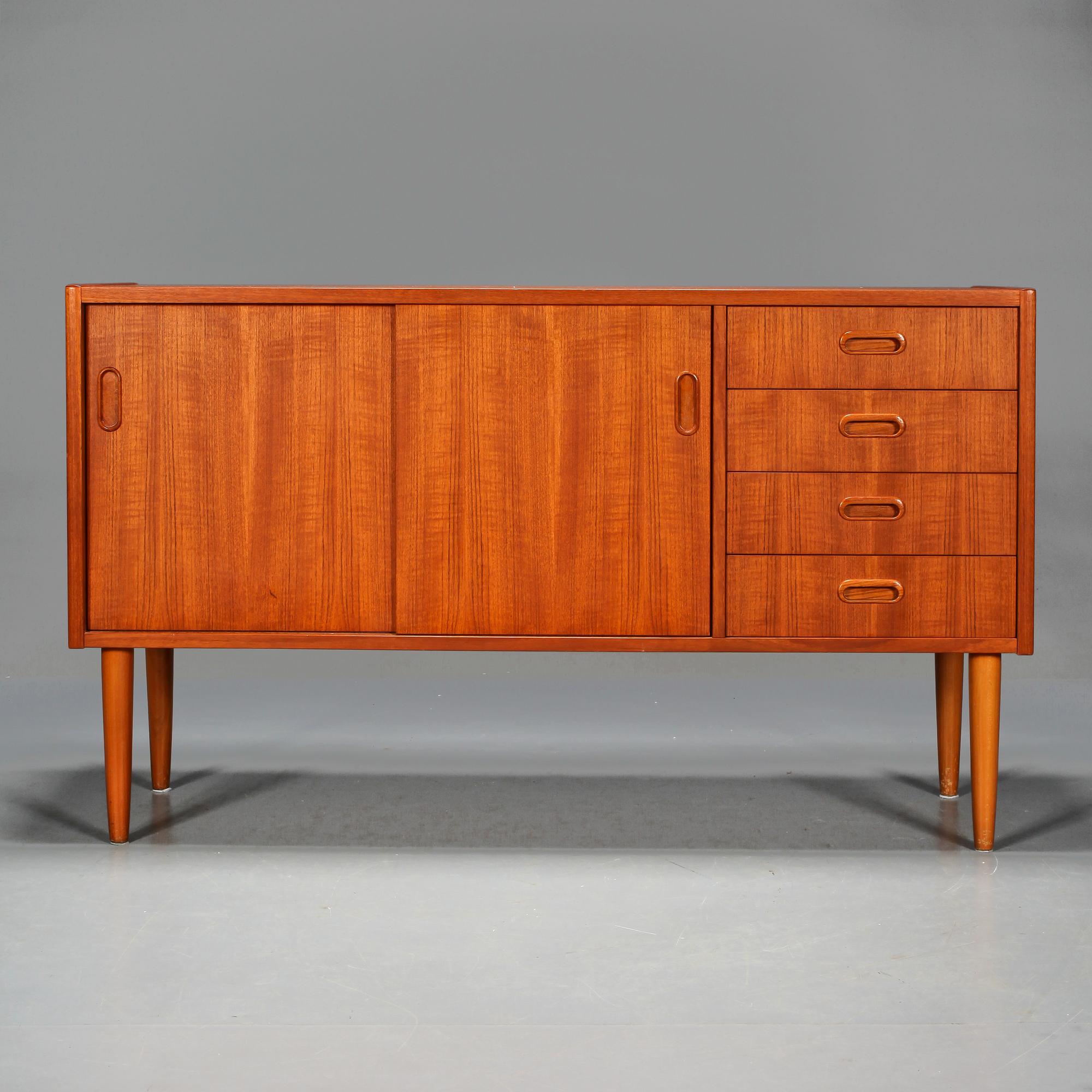 SIDEBOARD, 1900-talets tredje kvartal.