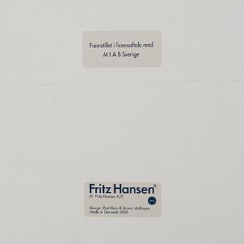 Bruno Mathsson & Piet Hein, matbord, "Superellips", Fritz Hansen, år 2000.