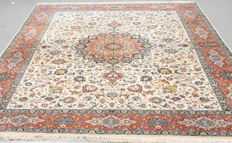 A carpet, semi-antique Tabriz, ca 379 x 280 cm.