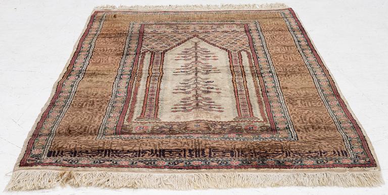 A Kaiseri prayer rug, c. 135 x 90 cm.