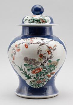 LOCKURNA, porslin, Kina, 1800-tal.