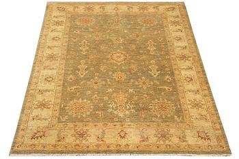An Ushak rug, c. 244 x 167 cm.