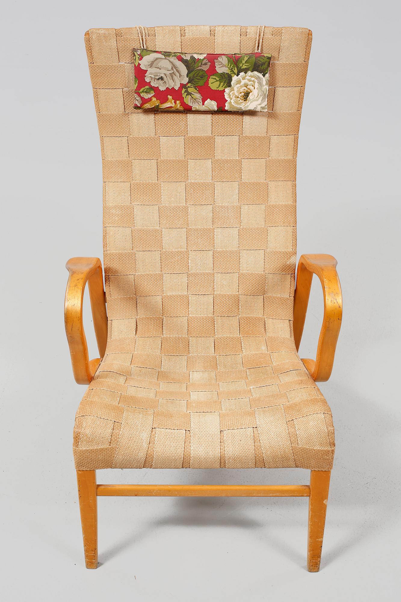 KARMFÅTÖLJ, omkring 1900-talets mitt.