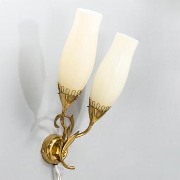 MAURI ALMARI, a mid-20th century '71020' wall light for Idman.