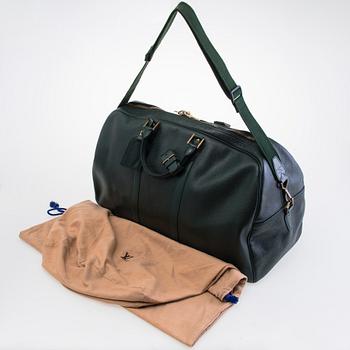 LOUIS VUITTON Green Taïga Kendall GM Travel bag.