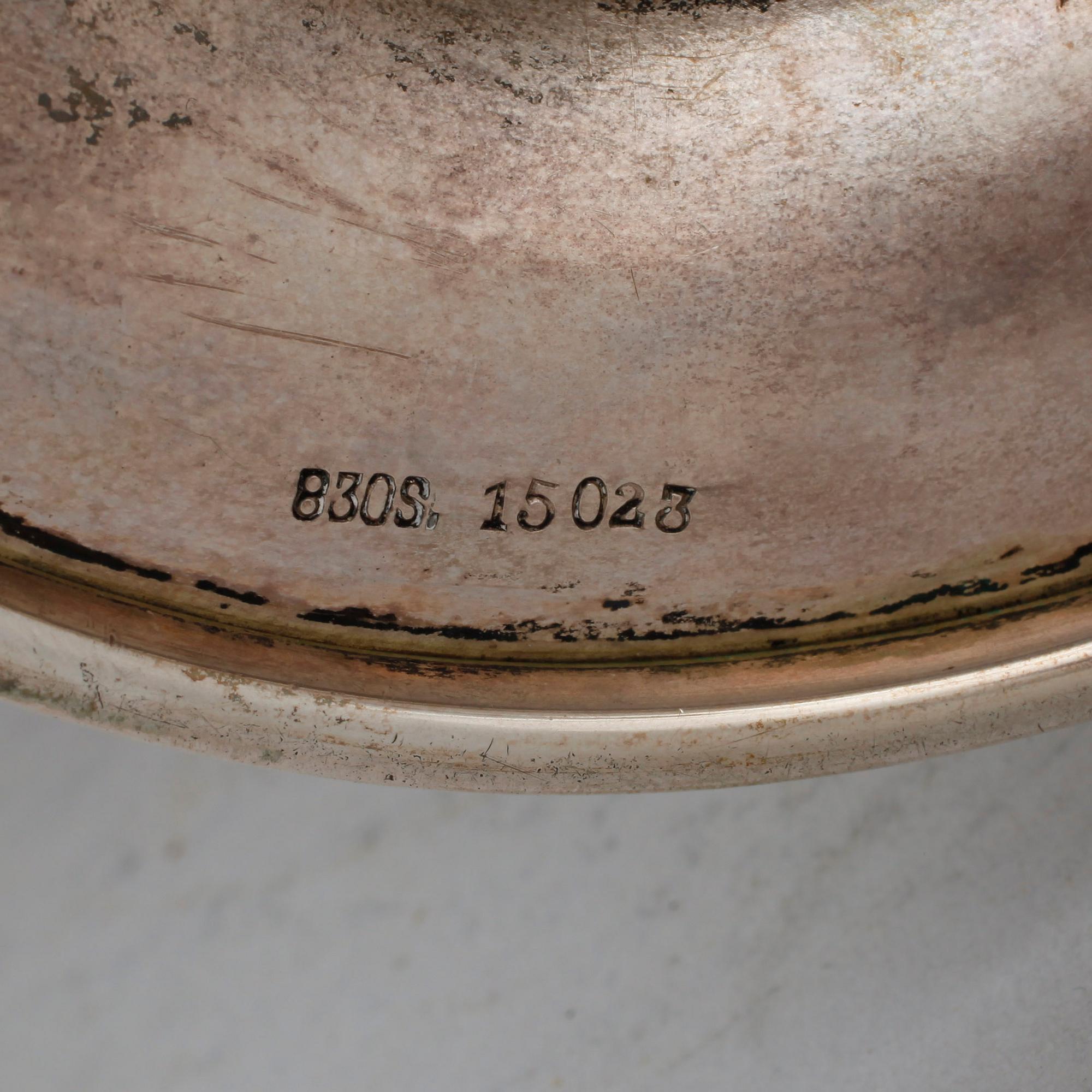 SKÅL PÅ FOT, silver, 1900-talets första hälft. Vikt ca 997 gram.