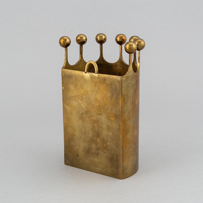 PIERRE FORSELL, vägghängd vas, mässing, Skultuna.