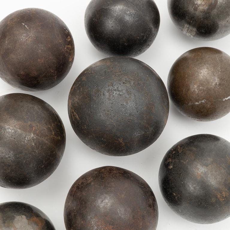Cannonballs, 9 pcs. 17th/18th century.