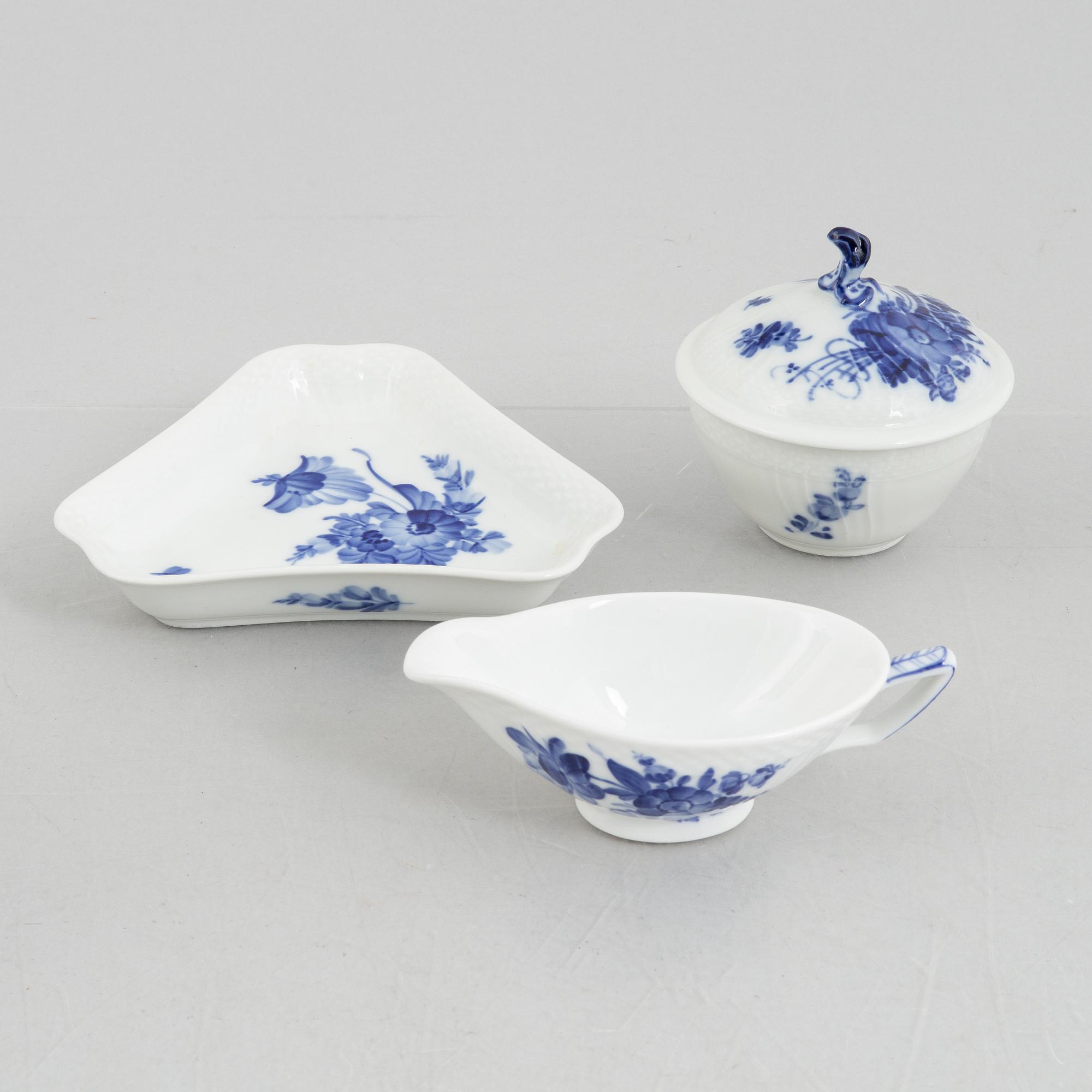 Royal Copenhagen, mat- och kaffeservis, porslin, 108 delar, "Blå blomst", Danmark.