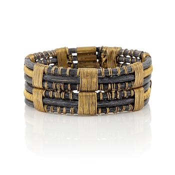 522. Vivianna Torun Bülow-Hübe, armband, mässing och rotting, Stockholm egen verkstad sent 1940-tal.