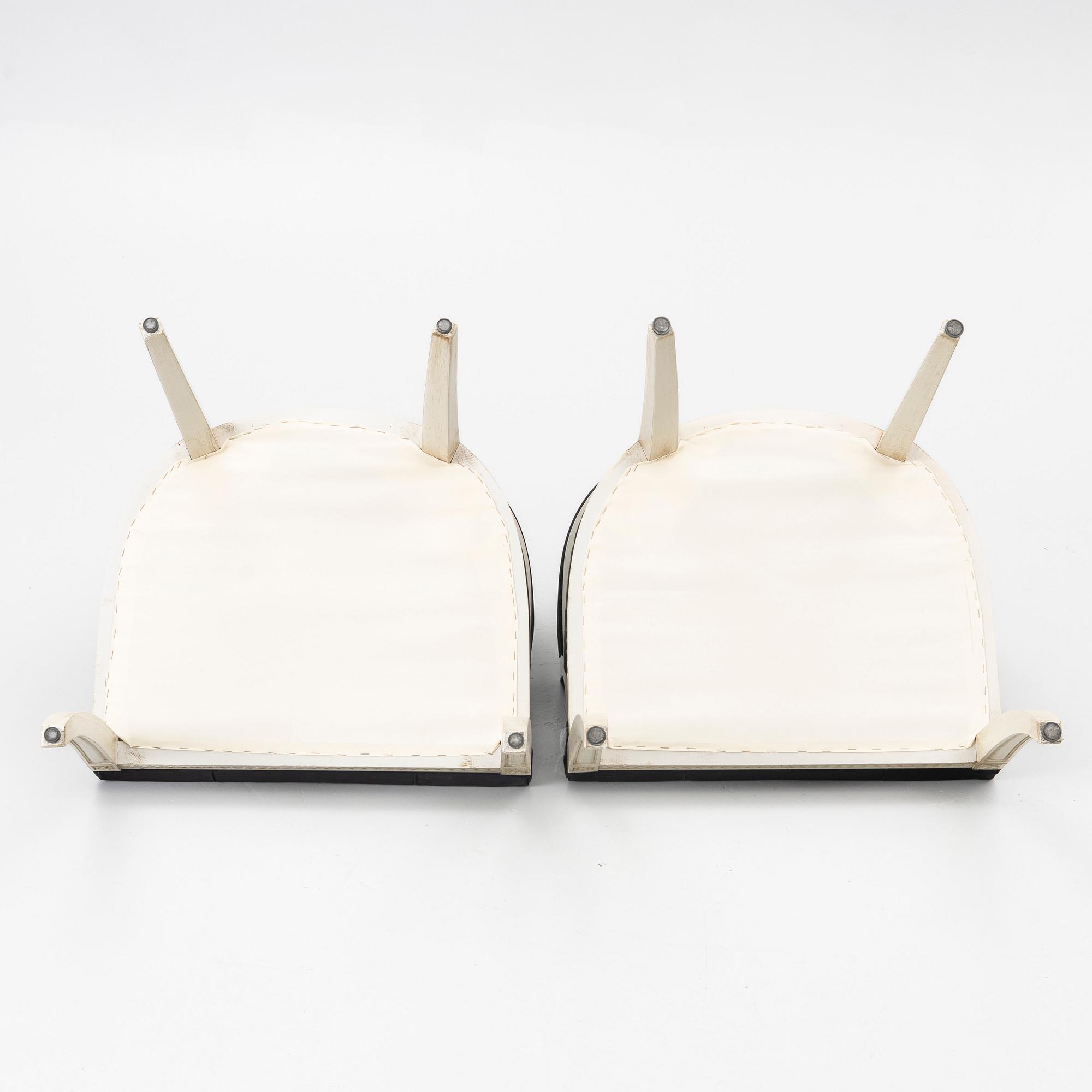 Karmstolar, ett par, sengustaviansk stil, 1900-talets andra hälft.