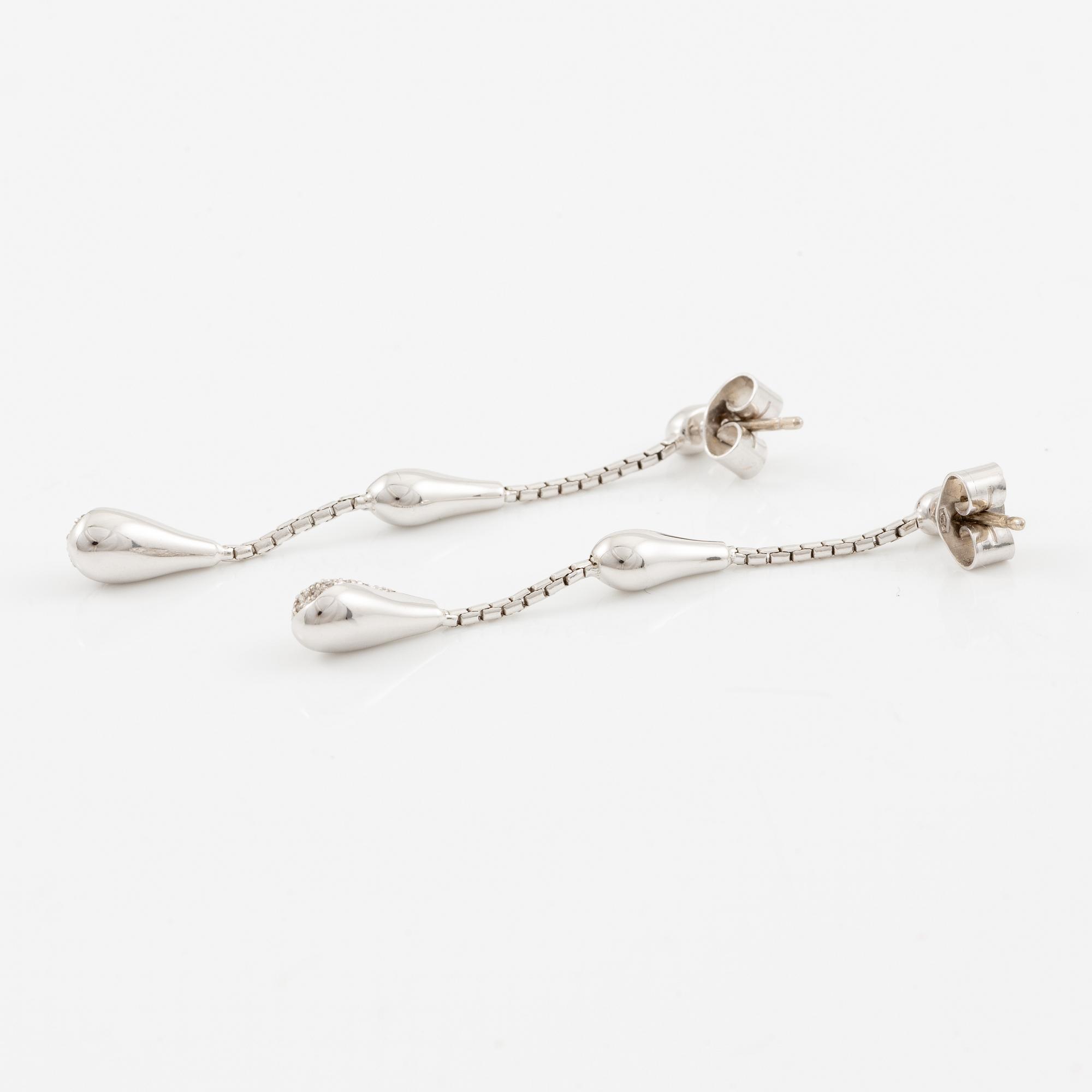 A pair of earrings in 18K gold set with round brilliant-cut diamonds, H Stern.