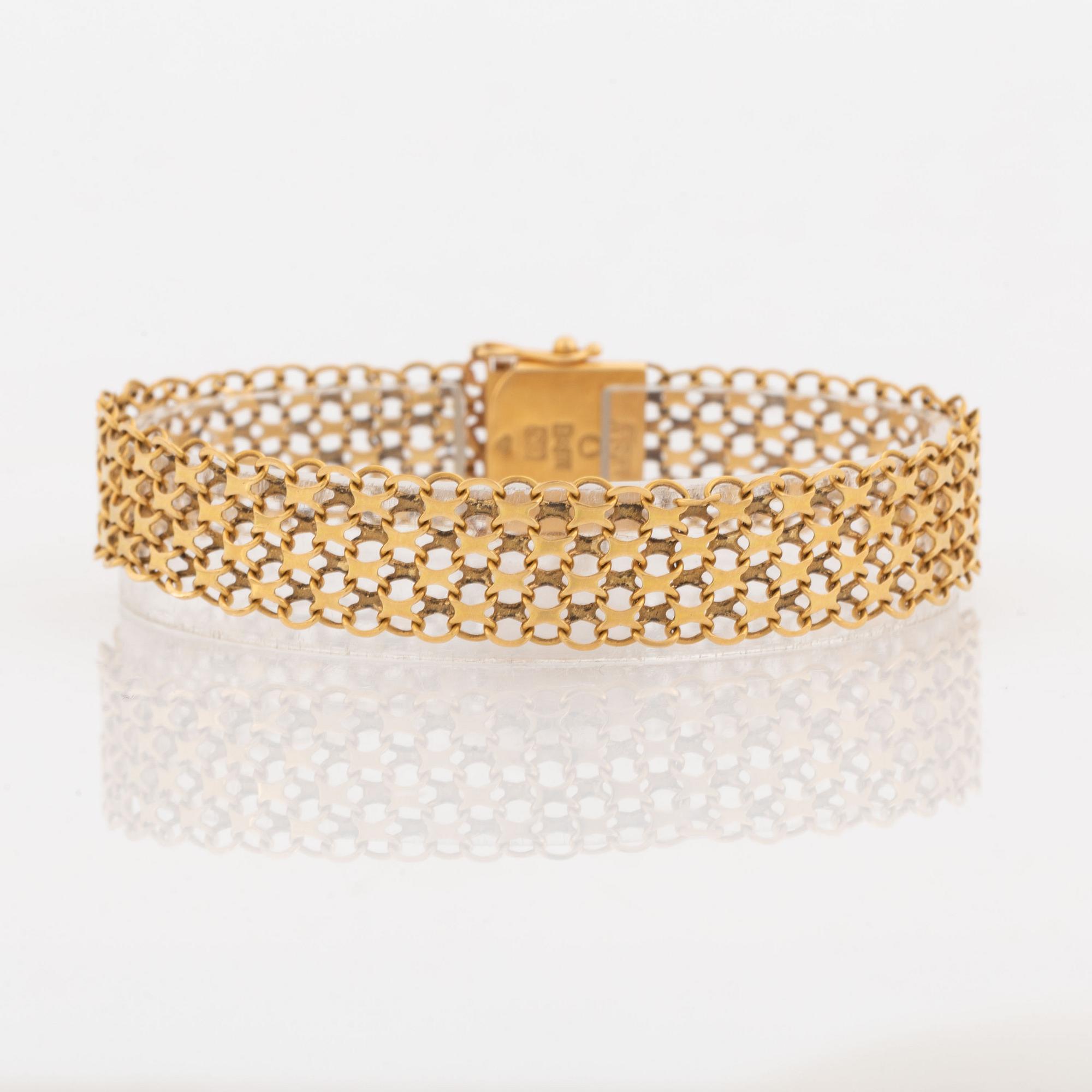 18K gold bracelet.