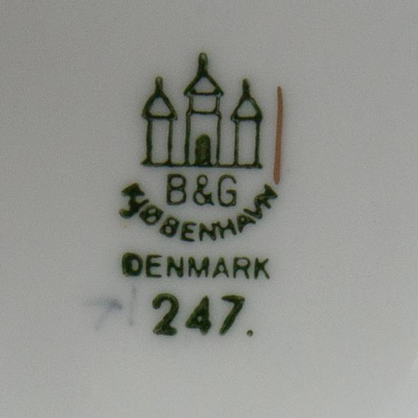 BULJONGKOPPAR med FAT, 10 st, porslin, "Måsen", Royal Copenhagen, 1900-tal.