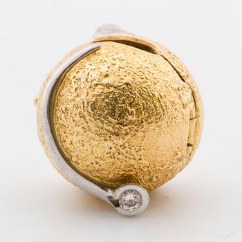 OLE LYNGGAARD, A 18K gold lock with small diamonds,.