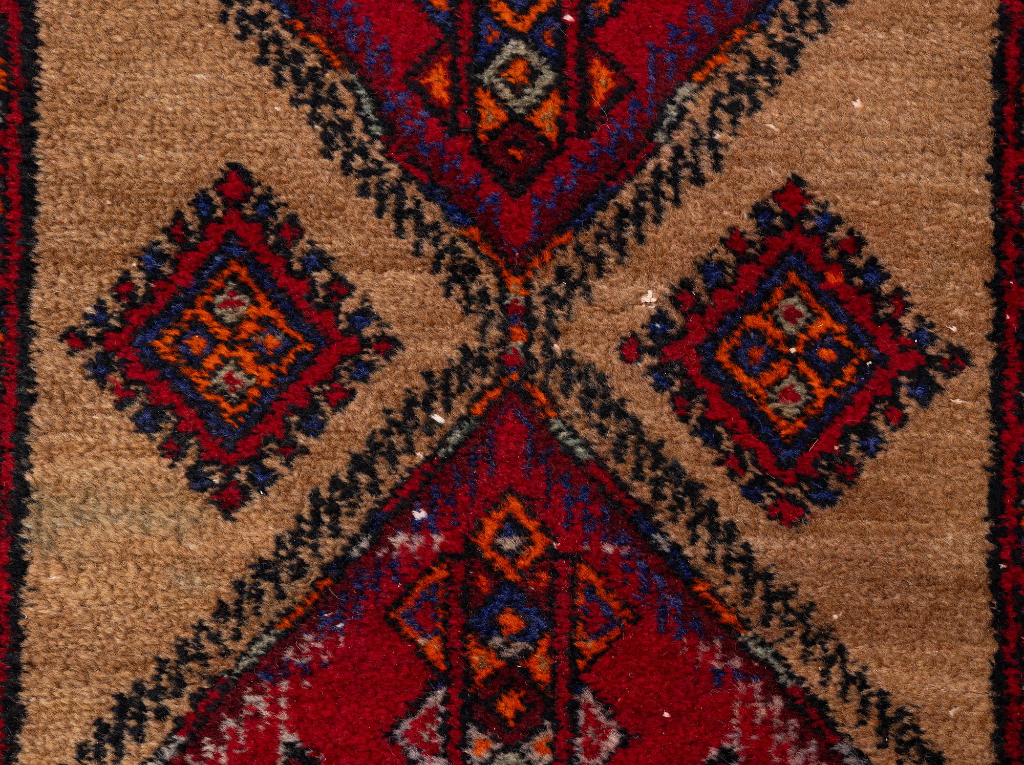 Gallerimatta, nordvästpersisk, ca 326 x 100 cm.