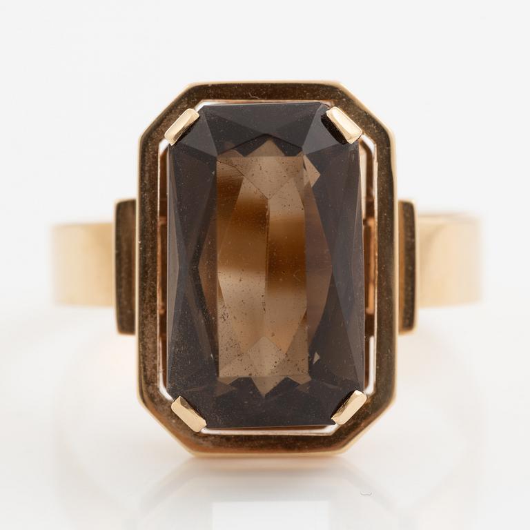 Ring, 14K gold, smoky quartz. Alppikulta Oy, Helsinki 1961.