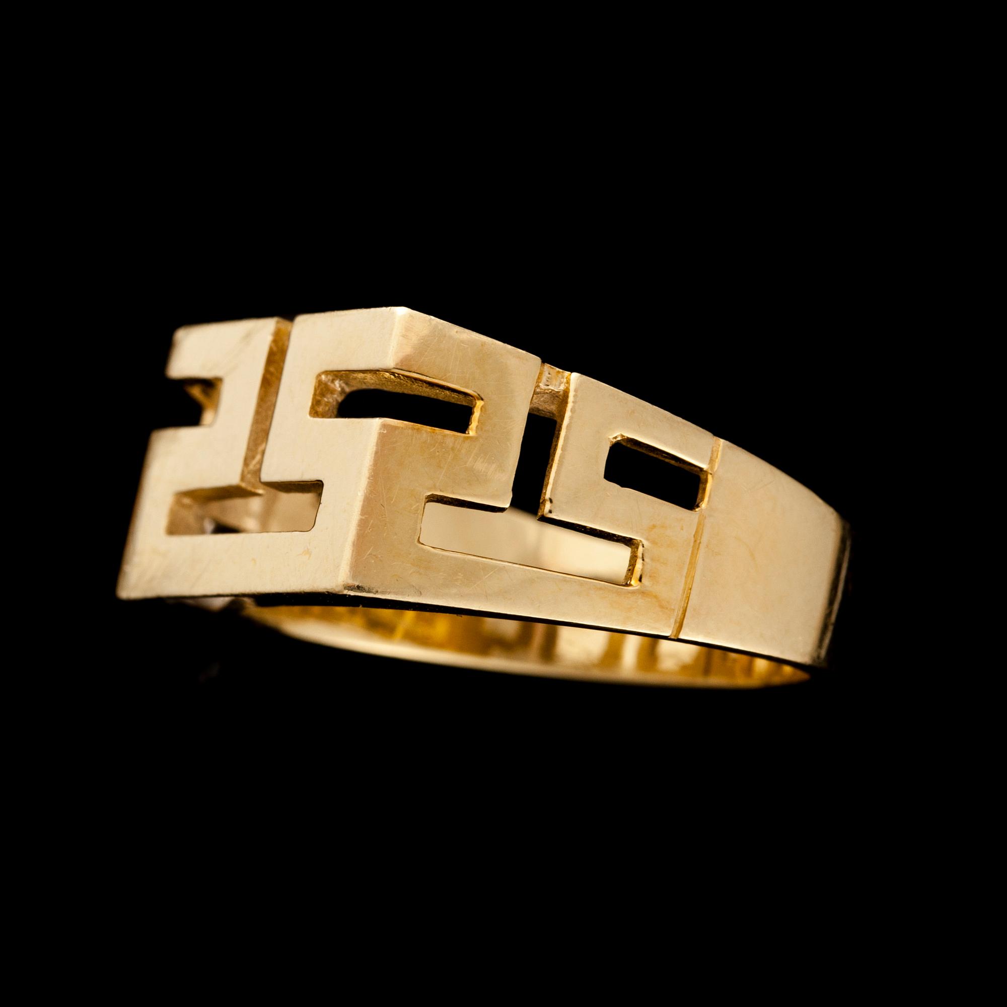 RING, 14 K guld. Vikt 8,9 g.