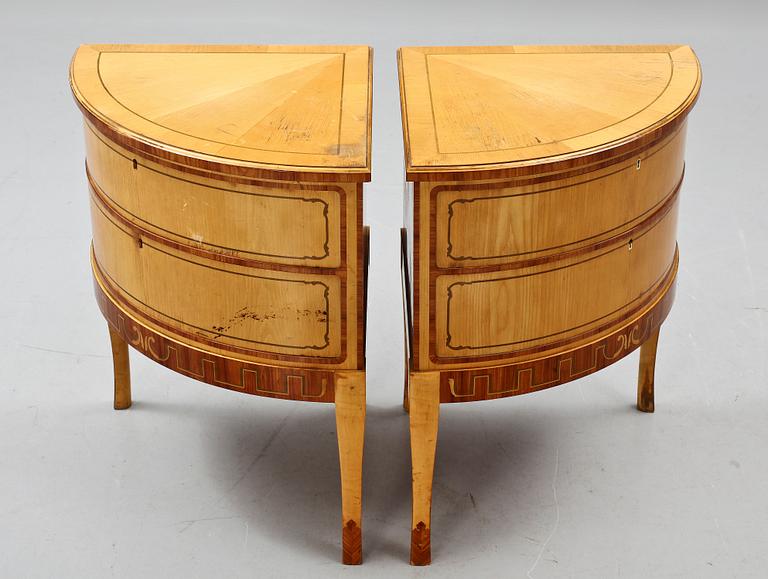 HÖRNSKÅP, ett par, art deco, 1930-tal.