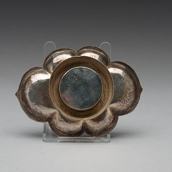 A silver tray with a cup, the tray late Qing dynasty.