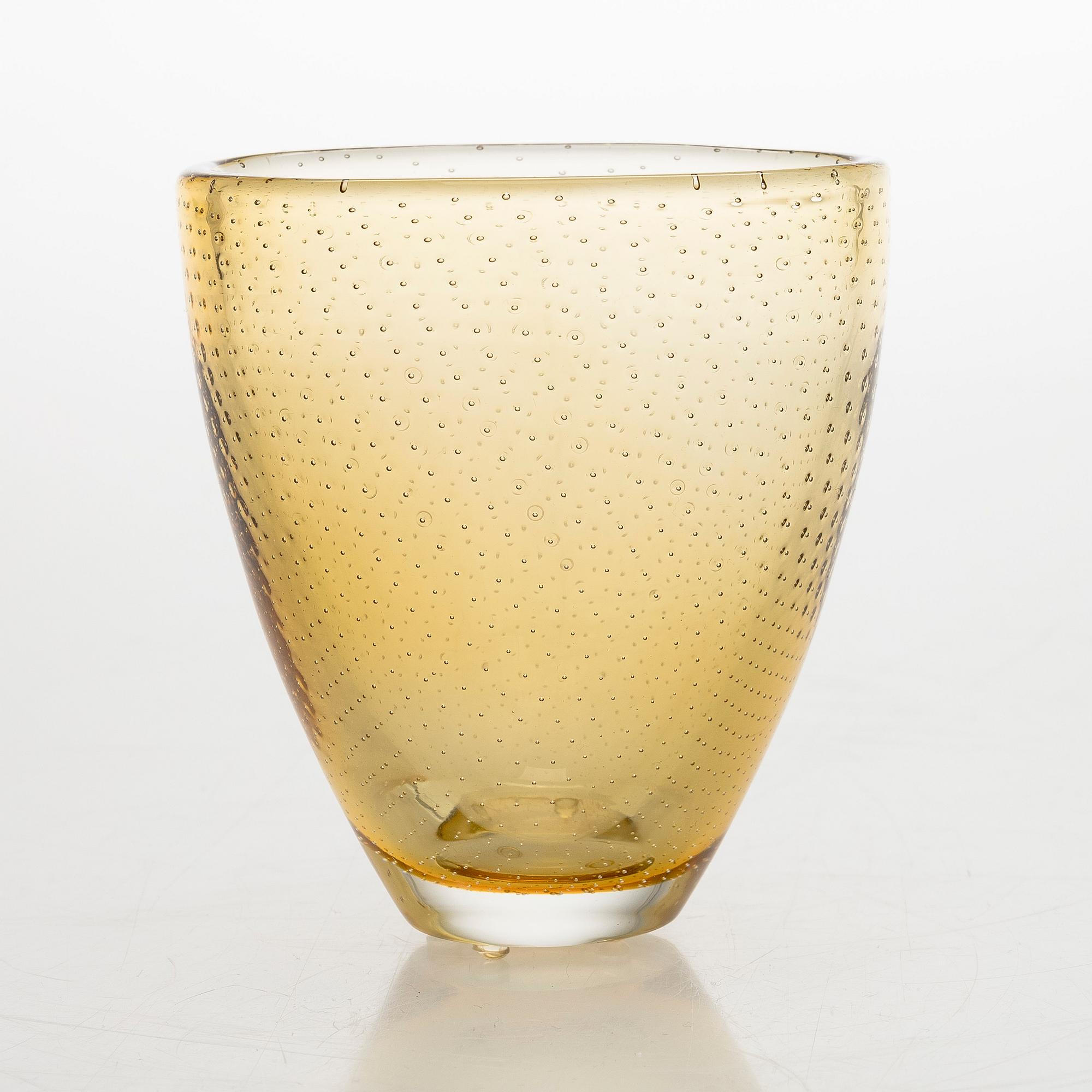 Gunnel Nyman, vas, modell "GN 16", signerad G. Nyman Nuutajärvi Notsjö.