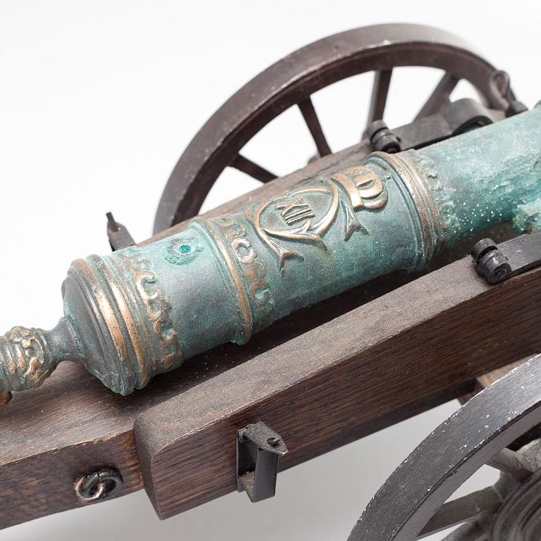 A table cannon, second half of the 20th century.