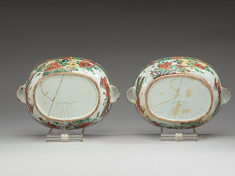 A pair of famille verte tureens with covers, Qing dynasty, Kangxi (1662-1722).