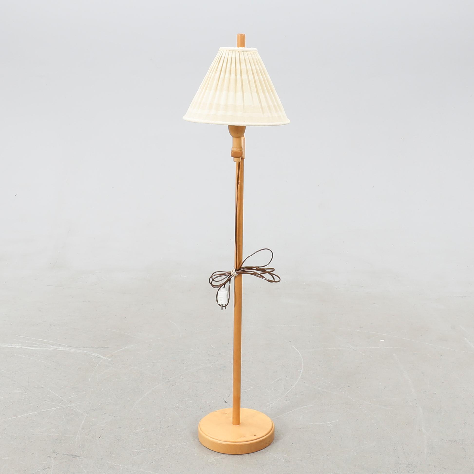Carl Malmsten, golvlampa "Staken".