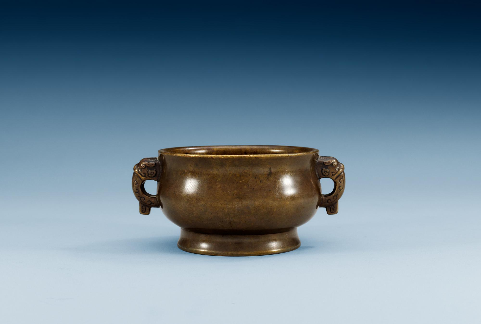 RÖKELSEKAR, brons. Qing dynastin, 1700-tal med Xuandes sex karaktärers märke.