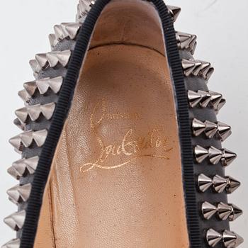 CHRISTIAN LOUBOUTIN, a pair of black leather pumps.