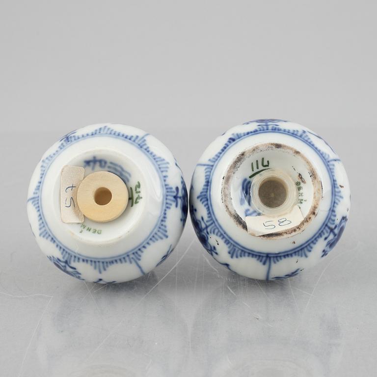 A 'Blue Fluted Half Lace' porcelain salt- and pepper shaker, Royal Copenhagen, model 711 and 712, post 1923.