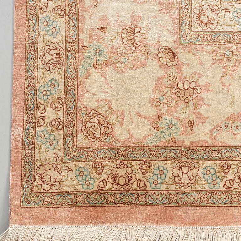 OLD SILK QUM. 289,5 x 195 cm.